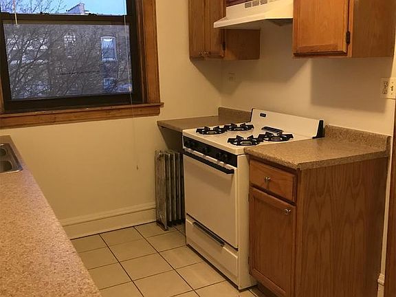 2nd image of 6707 N Ravenswood Ave #2