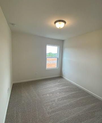 5th image of 107 Brighton Ln E
