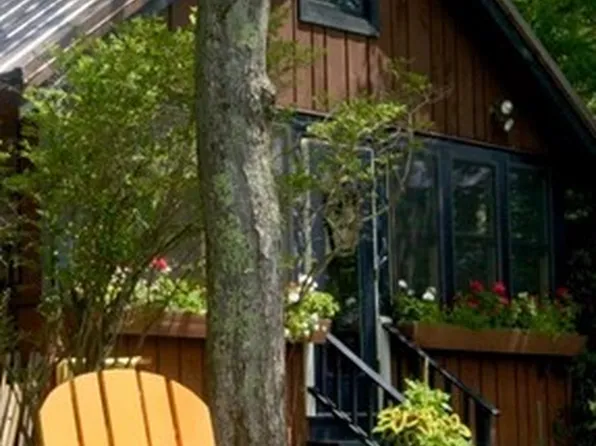 20 Pine Dr, Shutesbury, MA 01072