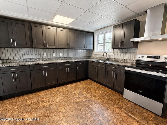 5th image of 216 Vine St