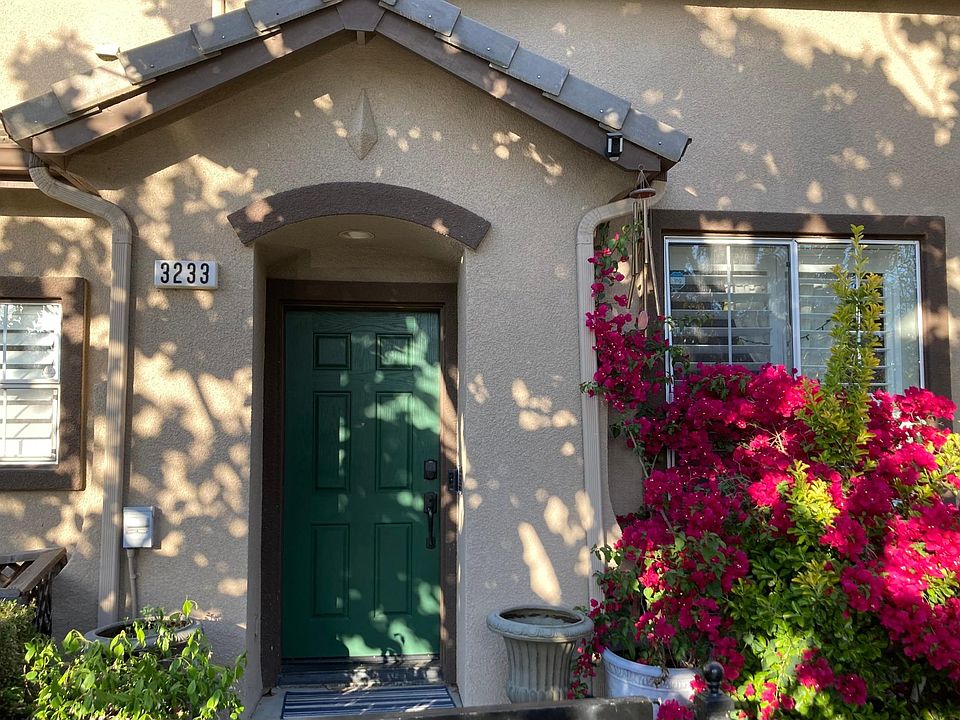 1st image of 3233 Vineyard Park Way