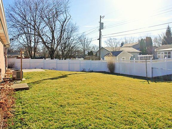 5th image of 5833 Elaine St