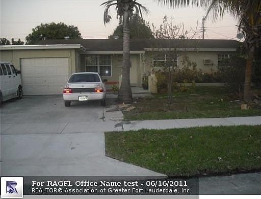 1st image of 2760 NE 2nd Ave