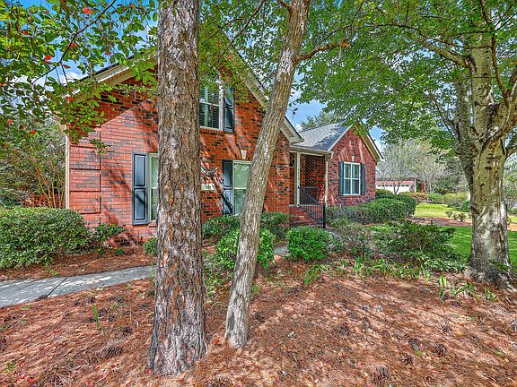 4th image of 301 Bellerive Ln