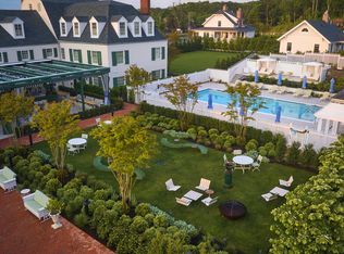 402 Canoe Place Cottage Hampton, Southampton, NY 11968
