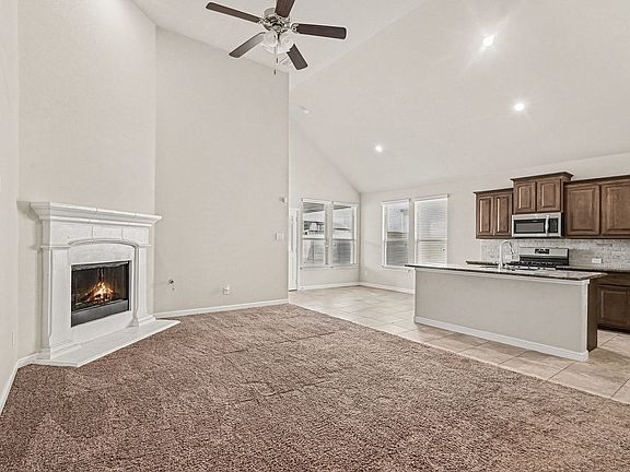 5th image of 905 Falcon Rd