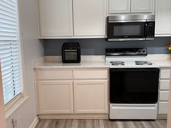 4th image of 29 Heritage Village Ln