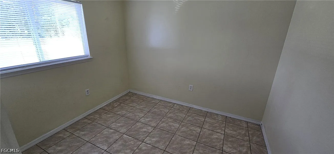 3 bed, 2.0 bath, 2348 sqft, $1,500 — Photo 1