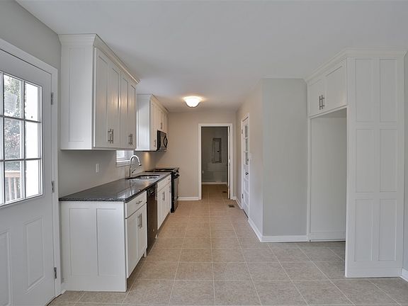 3rd image of 327 Belleview Dr SE