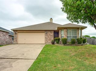 2008 N Kirbywood Trl, Grand Prairie, TX 75052