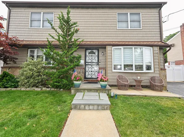 1005 Ferngate Drive, Franklin Square, NY 11010