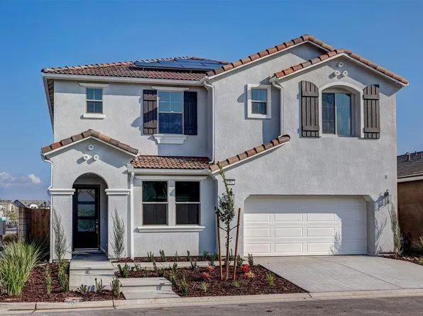 1462 E Via Giglio Dr, Fresno, CA 93730