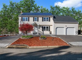 1 Lange Court, Melville, NY 11747
