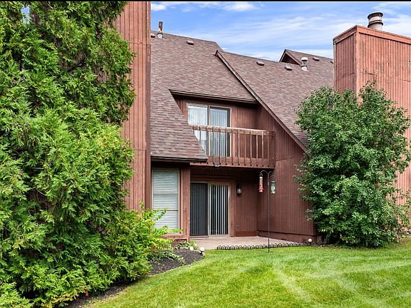 3rd image of 5051 Woodlake Dr