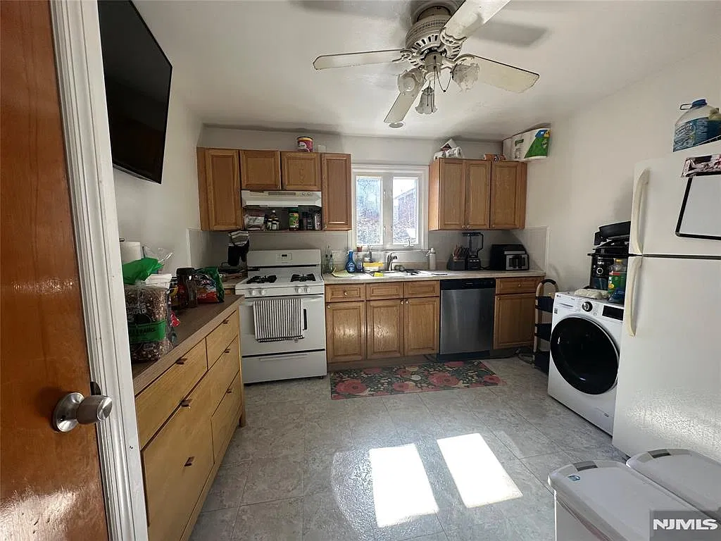 2 bed, $2,500 — Photo 4