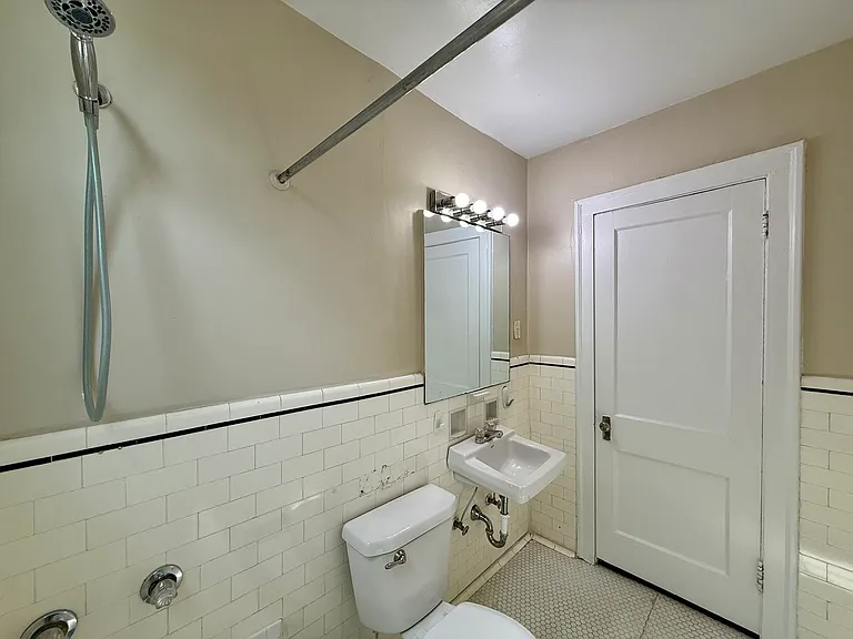 1823 Roanoke Ave #1 — Photo 14