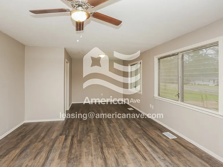 2025455_002_living_room_13651690.jpg
