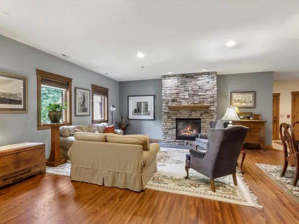 415 South Wells STREET #202, Lake Geneva, WI 53147