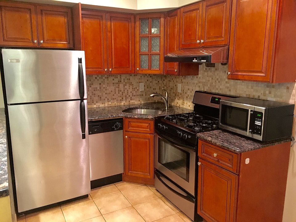 1st image of 3067 32nd St
