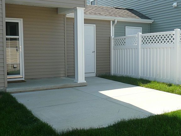 3rd image of 419 Eshlure Ct