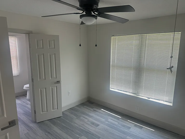 1149 La Salle St — Photo 16