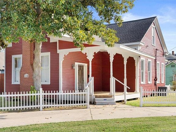 2nd image of 602 Mill St