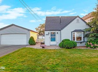 7864 Vernier Ln, Fair Haven, MI