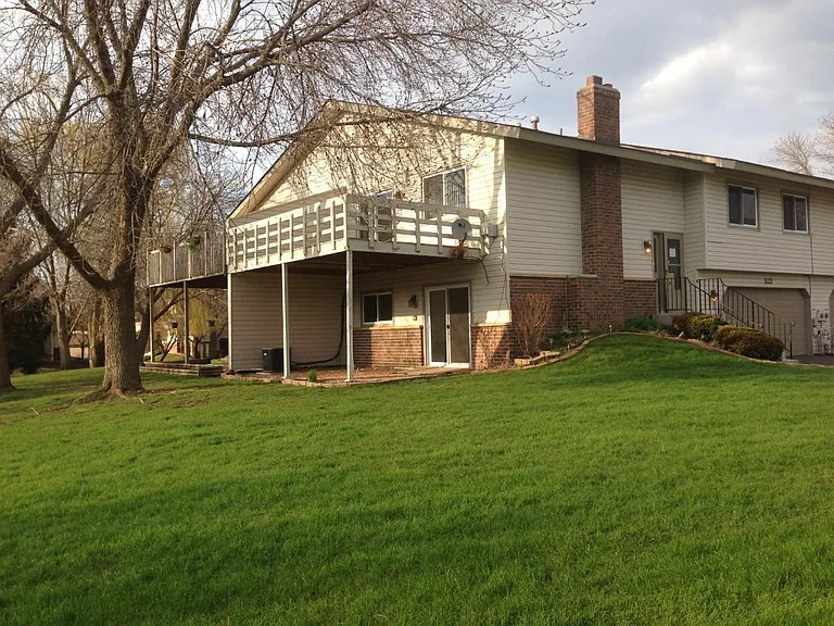 3704 York Cir — Photo 3