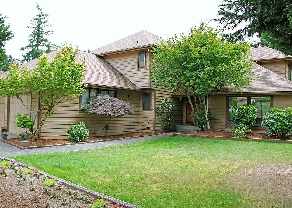 Off Market: $870,077 (4 beds, 3 baths, 2,530 sqft)