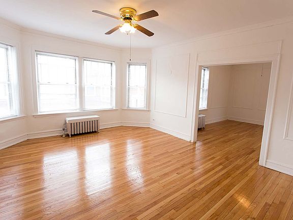 2nd image of 5042 S Woodlawn Ave APT 1W