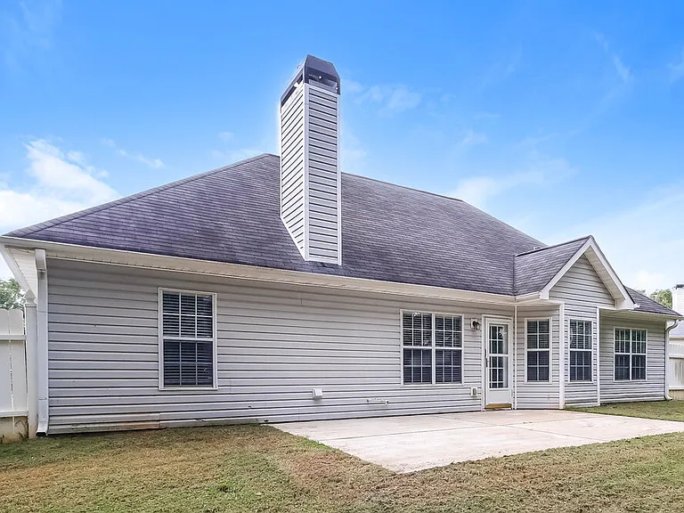 1303 Vine Cir — Photo 17