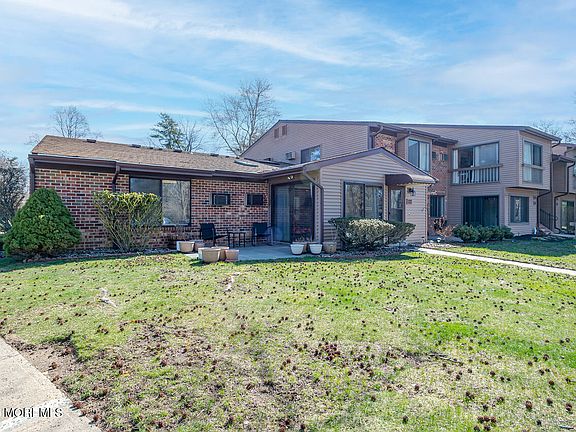 2nd image of 122 Manchester Court