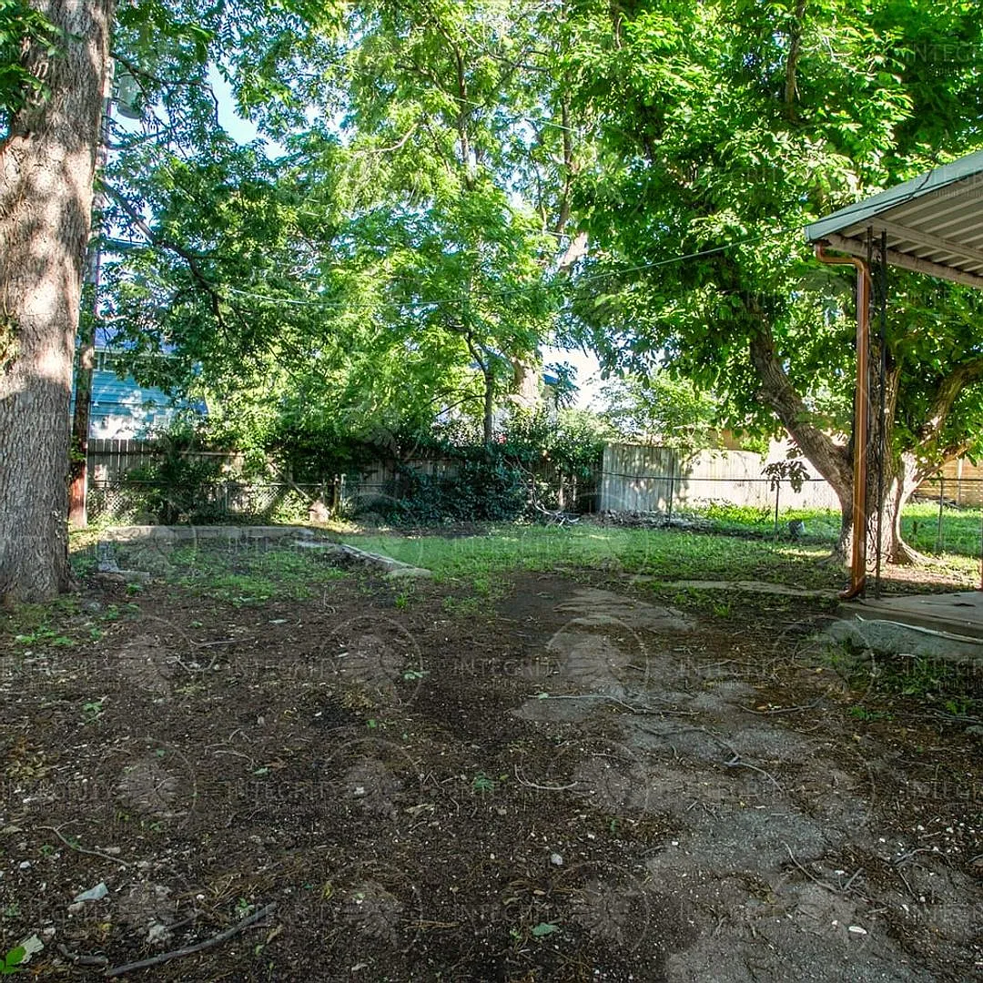 Move fast on this one. Apply within 24 hours of your showing and lock in $250 off your monthly re... — Photo 2