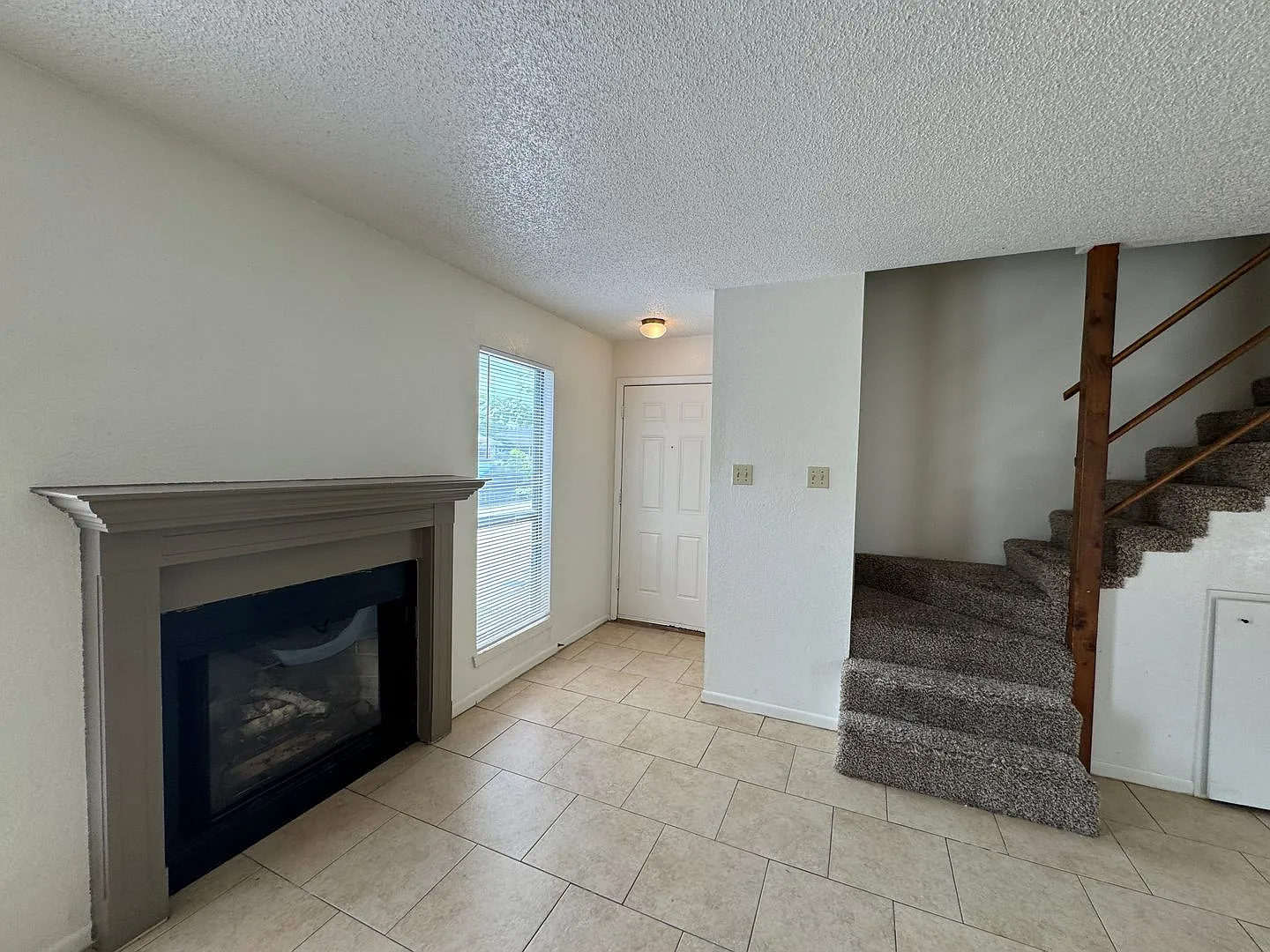 2515 Bermuda Dr — Photo 3