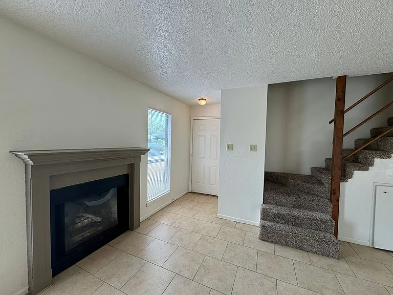 2515 Bermuda Dr — Photo 3