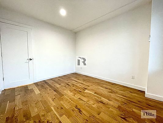 2nd image of 850 Flatbush Ave #4B