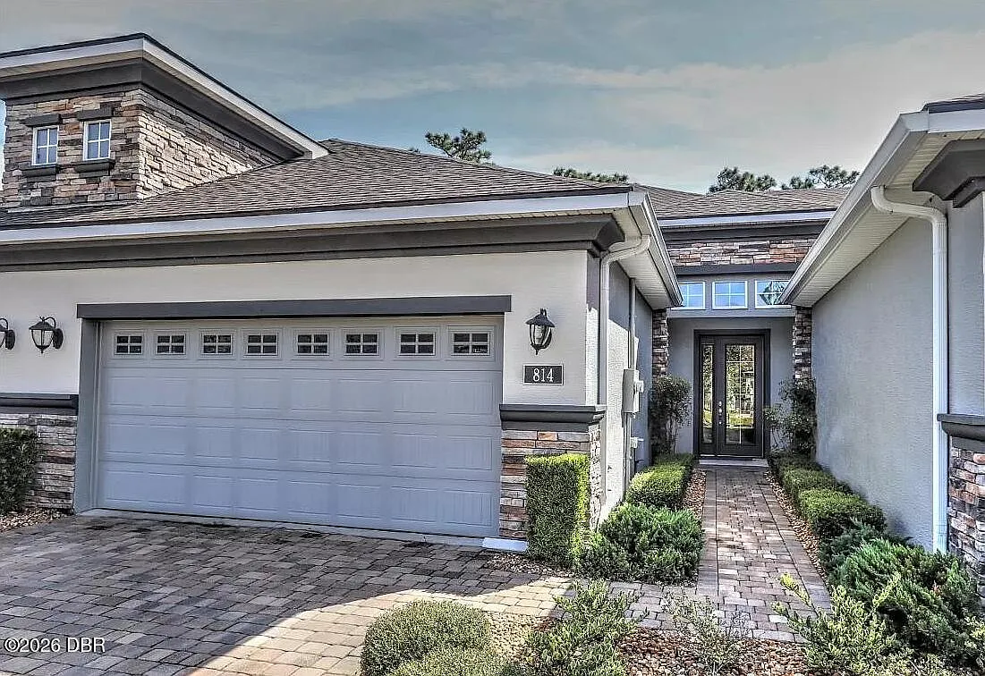 3 bed, 3.0 bath, 2056 sqft, $2,600 — Photo 1
