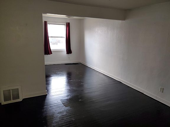 4th image of 1438 Wentworth Ave