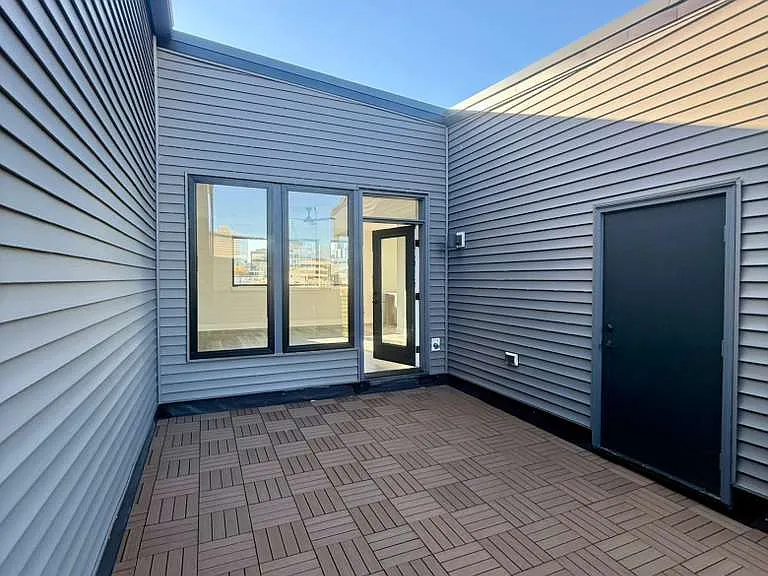1495 Superior Ave — Photo 38
