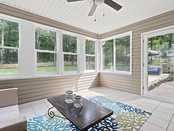 3rd image of 246 Laurel Ln