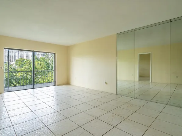 2929 Point Pl E #A303, Miami, FL 33180