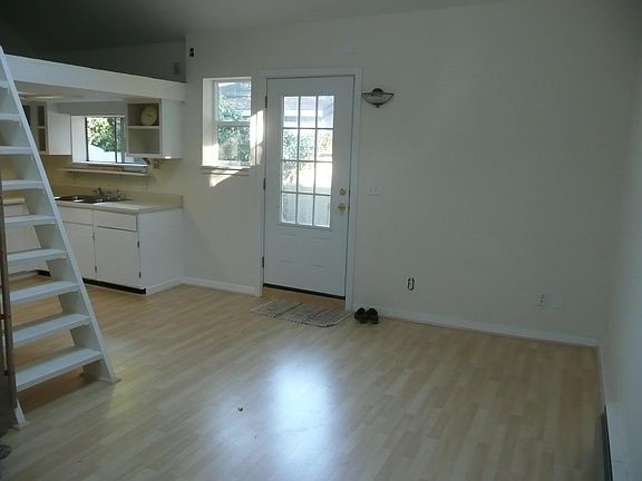 5th image of 829 E Blithedale Ave #B