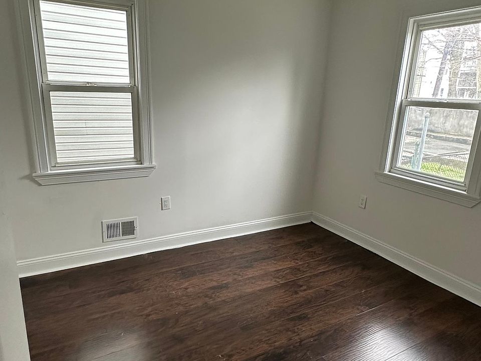 1st image of 441 S Clinton St Floor 1