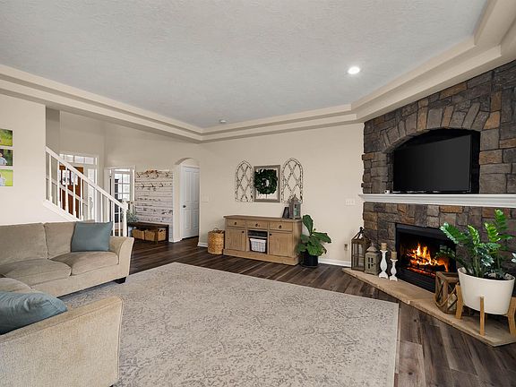 5th image of 2113 S Morningside Heights Dr