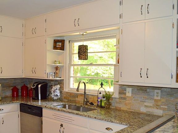 5th image of 507 Stillwood Dr
