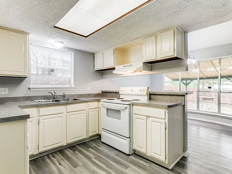 13226 Chesterton Dr — Photo 14