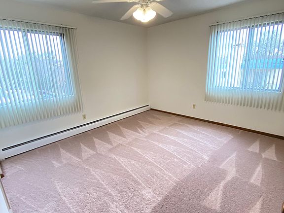 4th image of 429 Idaho Ave W