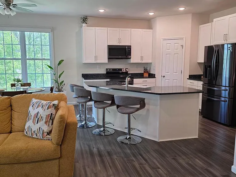 167 Hyde Park Ln — Photo 3
