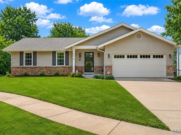 235 Surrey Ct, O'Fallon, MO 63366