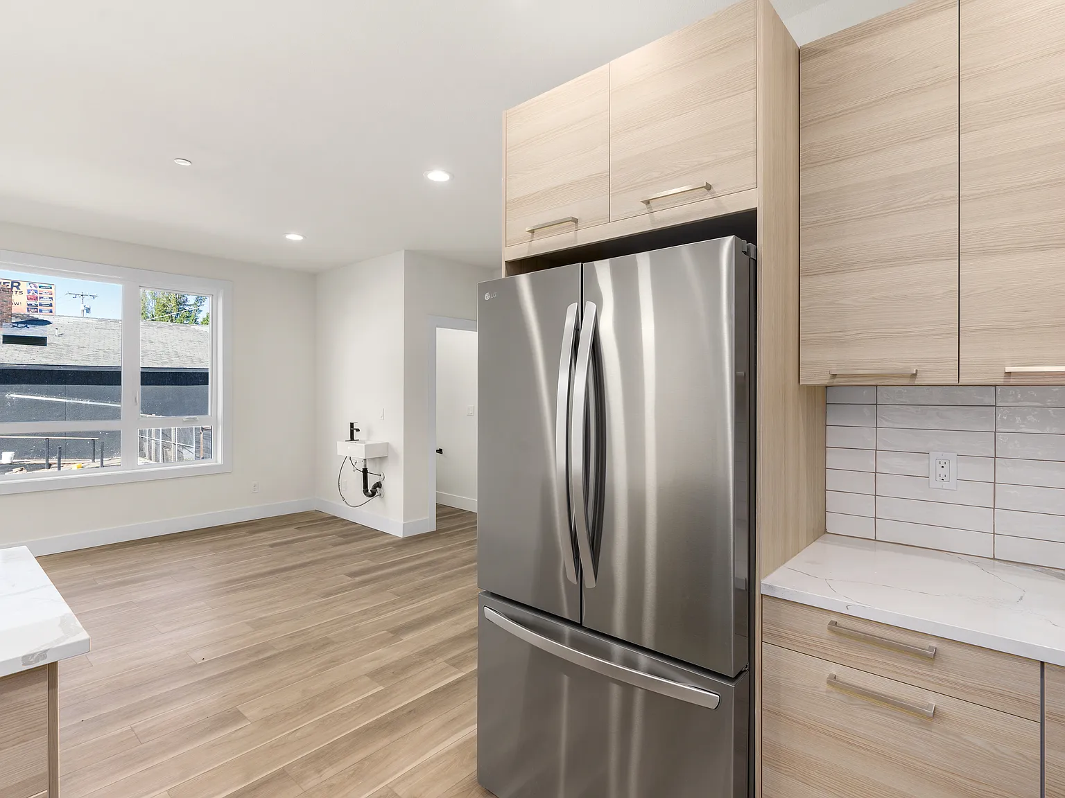 4 bed, 3.5 bath, 1770 sqft, $3,995 — Photo 3